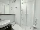【Meteor】清潔感あるグランピング内シャワールーム&トイレスペース