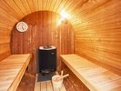 バレルサウナ(内部):熱が効率的に循環する円形サウナで最高のととのいを。