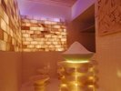 塩もみサウナ(男湯):ミネラルたっぷりの自然塩を使い、発汗作用や老廃物の排出を促す効果も期待できます