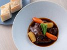 【ランチ&ディナーメニュー】岩手県産黒毛和牛赤ワイン煮込みリバプール風 バゲット付ー濃厚な旨味を堪能
