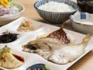 朝食盛り付け例(和食)