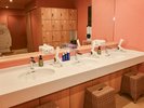 女性大浴場 脱衣所内には女性専用洗濯乾燥機がございます