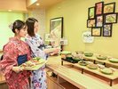 心温まる京のおばんざいで素敵な朝をスタート ※館内着は作務衣タイプをご用意しております