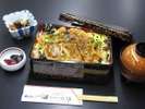 【ステーキ重】一例