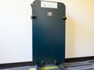 【ズボンプレッサー】各階エレベーターホールに設置してあります。お部屋でご利用ください。