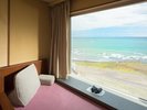 デイベッドでゆっくり海眺めながらお過ごしください。