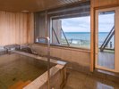 海が見える貸切風呂です。