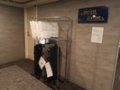 貸出備品が各階のエレベーター前に置いてあります。