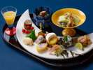和食会席の見た目も美しい前菜。ここでも“月”がモチーフに♪