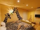 キリン好きにはたまらない♪動物の人気者上位に君臨!キリンルームが誕生♪