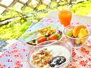 【朝食】サラダやフルーツなどもご用意しております