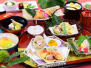 【夕食】腕振るう料理長の四季会席。贅沢な味わいと季節感溢れる料理をご堪能ください!