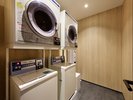 ランドリールーム:24時間ご利用いただけるランドリールームは長期滞在にも便利です。