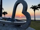 七里御浜ふれあいビーチ(ホテルから徒歩8分):世界遺産・七里御浜海岸。水平線から昇る朝日が魅せる絶景