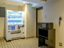 【B1】サービスコーナー(ドリンク自販機&電子レンジ)