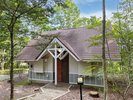 【コテージ外観一例】