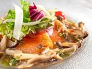 夕食コース共通(2026秋)小淵沢産甲州ワインマスのカルパッチョ