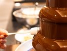 デザートコーナーのチョコレートファウンテン(夕食バイキング)