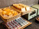 パンコーナー アラジンのトースターでサクふわに♪ ※朝食バイキング一例