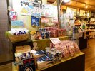 売店では静岡の限定菓子を販売中