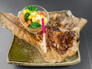 2025年9月10月《焼物一例》ホエイ豚朴葉焼き