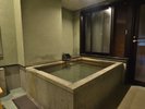 『翠の湯』2名様向け 十和田石造りです。高知の仁淀川の「仁淀ブルー」の様な神秘的な青色が特徴。