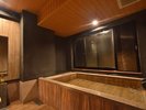 『むくの湯』2名様向け 自然の木と石の調和をイメージしたお風呂です。