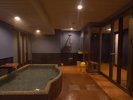 『碧の湯』2〜4名様向け デザイナーズ貸切風呂です。館内一の広さです。