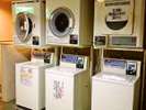 【地階・コインランドリー】洗濯機１回２００円・乾燥機６０分１００円※洗剤なし