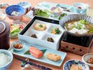 目覚めの身体に優しい朝食。そば粉を使った団子汁が身体を温めます