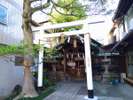 真田幸村ゆかりのお地蔵様をまつる高松神明神社へは、徒歩約10分。