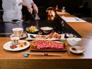 【鉄板焼レストラン葵】厳選食材の鉄板焼きディナーコースで、贅沢な夜のひと時をお楽しみください。