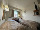 �G�R�m�~�[�c�C�����[���ł��B�V���O�����[���̍L����90�p���̃x�b�h2��B����֎q�͂���܂���B