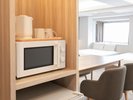 【客室一例】デラックスフォースルーム(正ベッド4台)(45u)には客室内に電子レンジあり!