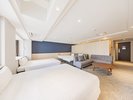 【客室一例】デラックスフォース正ベッド2台+ソファベッド2台ルーム(45u)