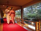 館内各所から、日本庭園がご覧いただけます。