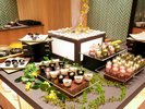 【夏季限定ビュッフェ】食後の余韻を彩る、甘く華やかなスイーツタイム♪