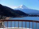 当館客室テラスから撮影した［ 富士山・河口湖 ］