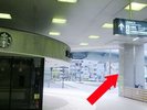 直進すると、交差点が見えてきます。