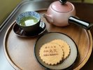 素朴な味のたまご煎餅でお出迎え