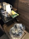 コーヒー、お茶類、マグカップ等、各お部屋にご用意してございます。