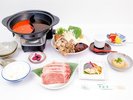 【ご夕食・八重垣御膳】島根和牛と奥出雲特産の舞茸、野菜をふんだんに使った二色鍋をご賞味ください!