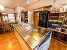 【奥出雲百姓塾・自炊設備】キッチンには、調理器具やお皿を備付ていますので自炊が出来ます。