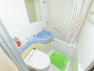 【ツインルーム(バス、トイレ付)・全2部屋】バス・トイレ付でシングルベッド2台のお部屋です