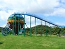 【三成遊園地】当館から車で約10分、巨大滑り台がシンボルの公園で小さいお子様づれに人気です。