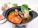 【ご夕食・長者御膳】奥出雲ポークと奥出雲特産の舞茸、野菜をふんだんに使った二色鍋をご賞味ください!