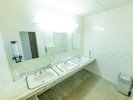 【男女別洗面所・3階〜5階】客室のある3階〜5階に男女別で洗面台があります。