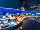 【2階博物館】国内では最大級の化石水槽です。数多くの化石魚類を展示しています。