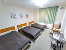 【トリプルルーム・全5部屋】シングルベッドが3台並んだお部屋です。