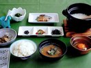 【ご朝食】当館オリジナル契約栽培米「仁多米」の「土鍋炊きごはん」が人気です。(R7.1月より開始)